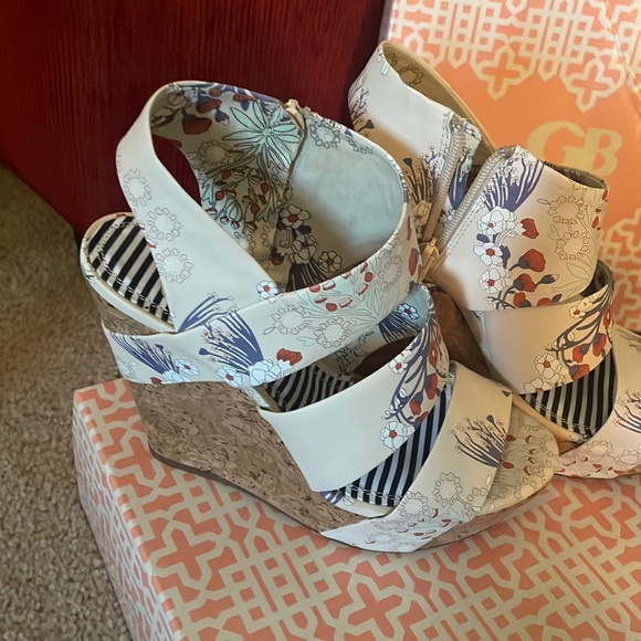 Size 8.5 wedges - Picture 1 of 4